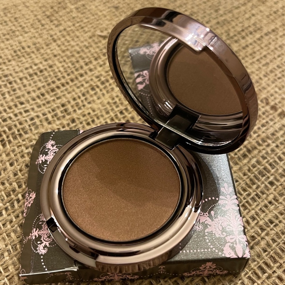 ☀️3/$25 Girlactik eye shadow